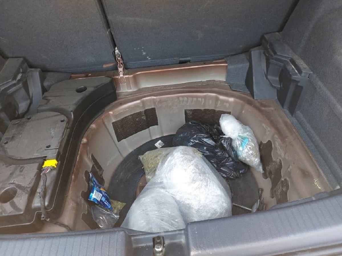 Asegura Guardia Nacional vehículo, armas y droga en Jiquilpan, Michoacán