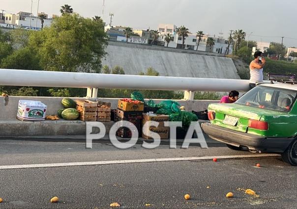 Chocan y tiran carga de fruta en Guadalupe