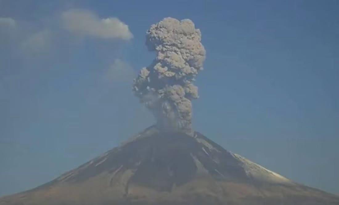 De acuerdo con Protección Civil de Puebla, Don Goyo lanzó una exhalación de vapor de agua y gas con contenido bajo de ceniza. Foto: Twitter @webcamsdemexico