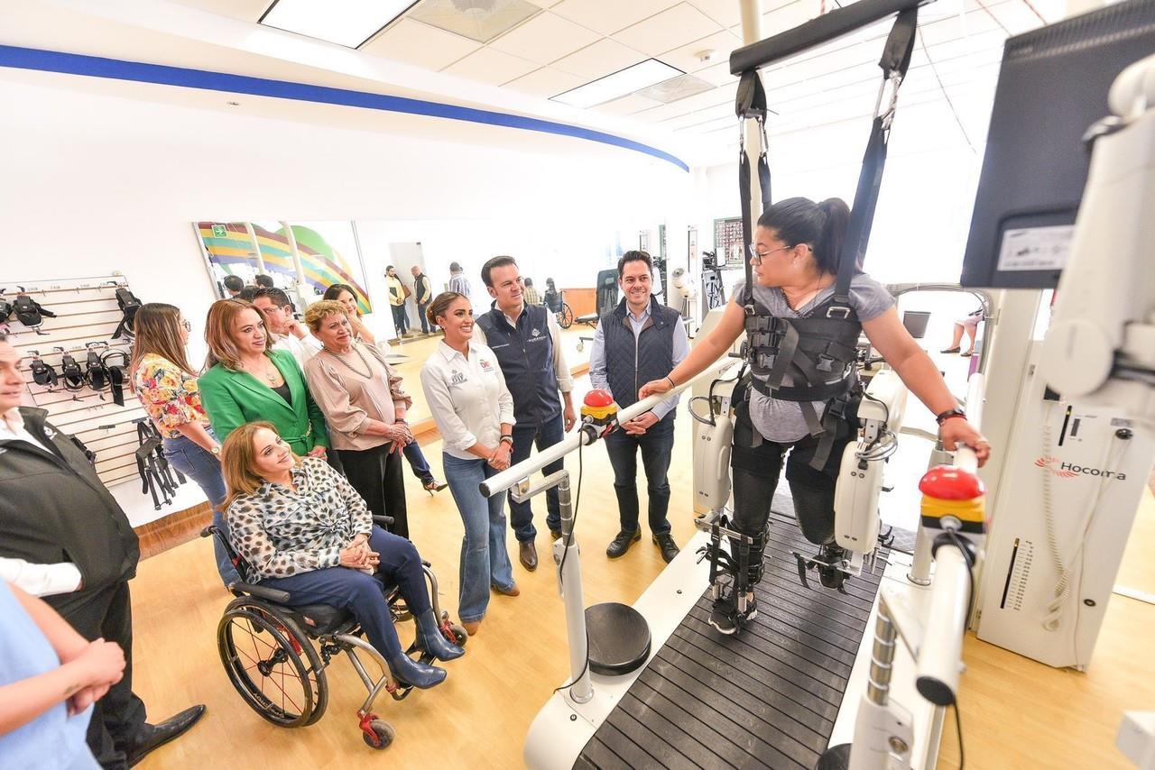 El robot Lokomat solo necesitaba mantenimiento, y ahora, pacientes con probabilidades de volver a caminar están acelerando su rehabilitación. Foto: Cortesía