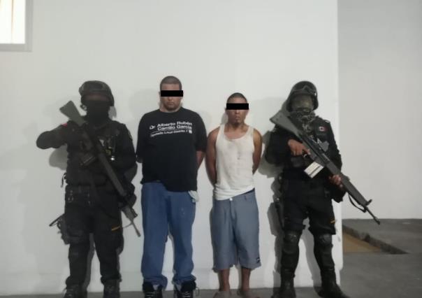 Detienen a dos hombres con armas y droga en El Carmen