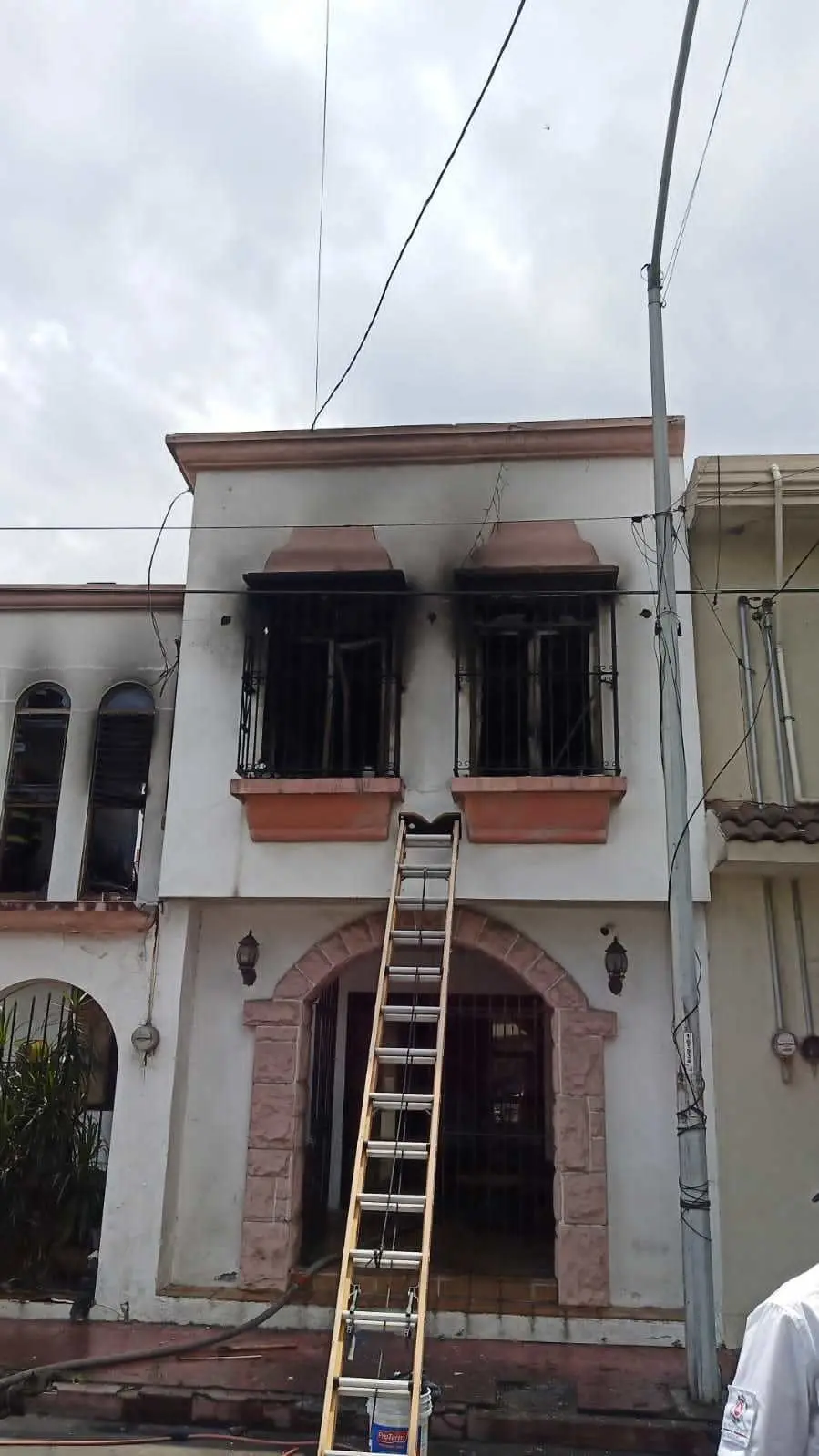 Muere hombre en incendio de un domicilio en Monterrey