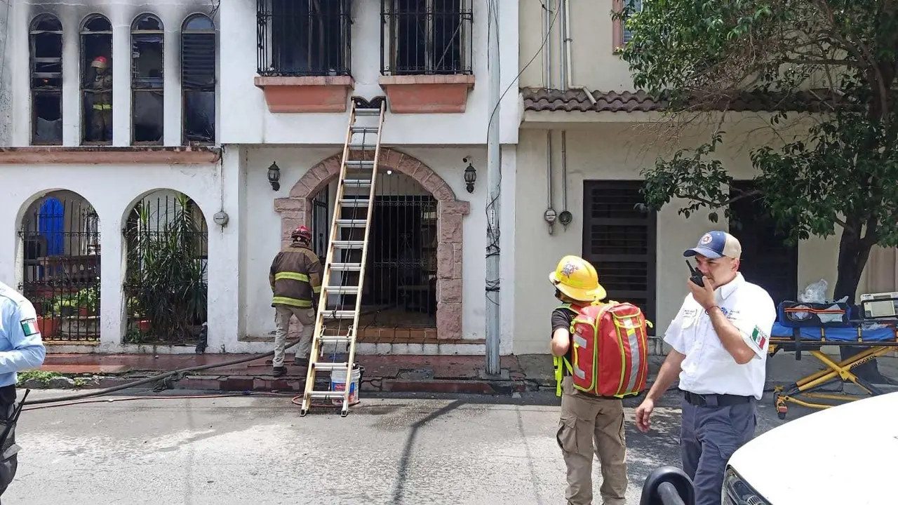 Muere hombre en incendio de un domicilio en Monterrey