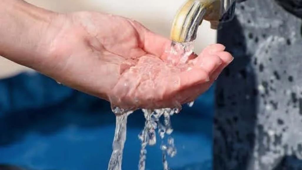 Servicio de agua potable en colonias de García y Santa Catarina suspendido por reparación de tubería