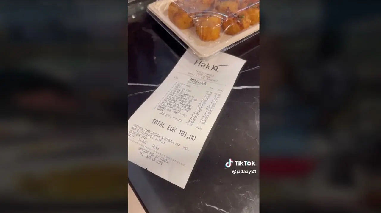 En TikTok se viralizó el video de estos jóvenes que estaban sorprendidos por lo que les sucedió y es que no lograron acabarse lo que pidieron. Foto: Especial.