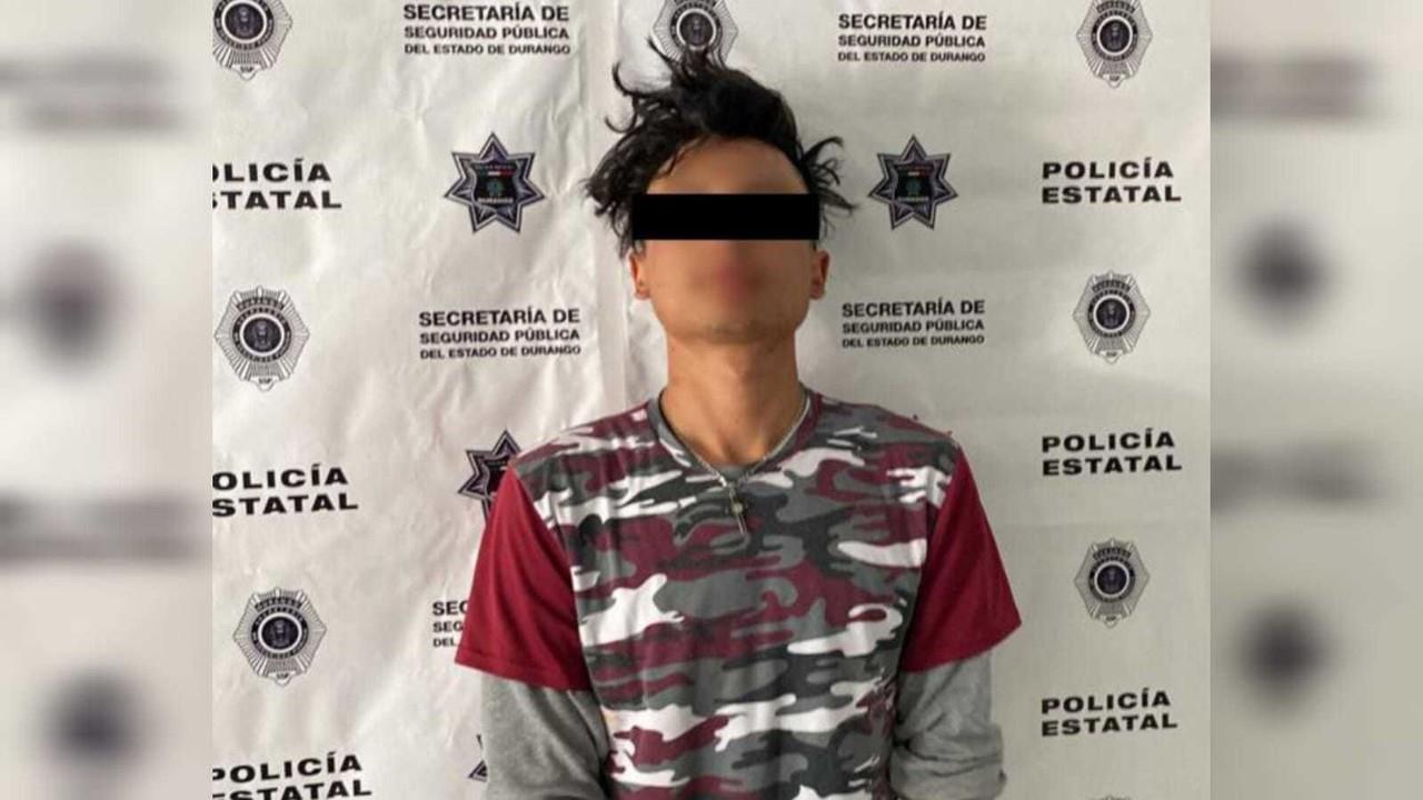 Brian Misael N, de 18 años, pareja de la menor, fue entregado al agente del Ministerio Público. Foto: Especial/ PostaMX