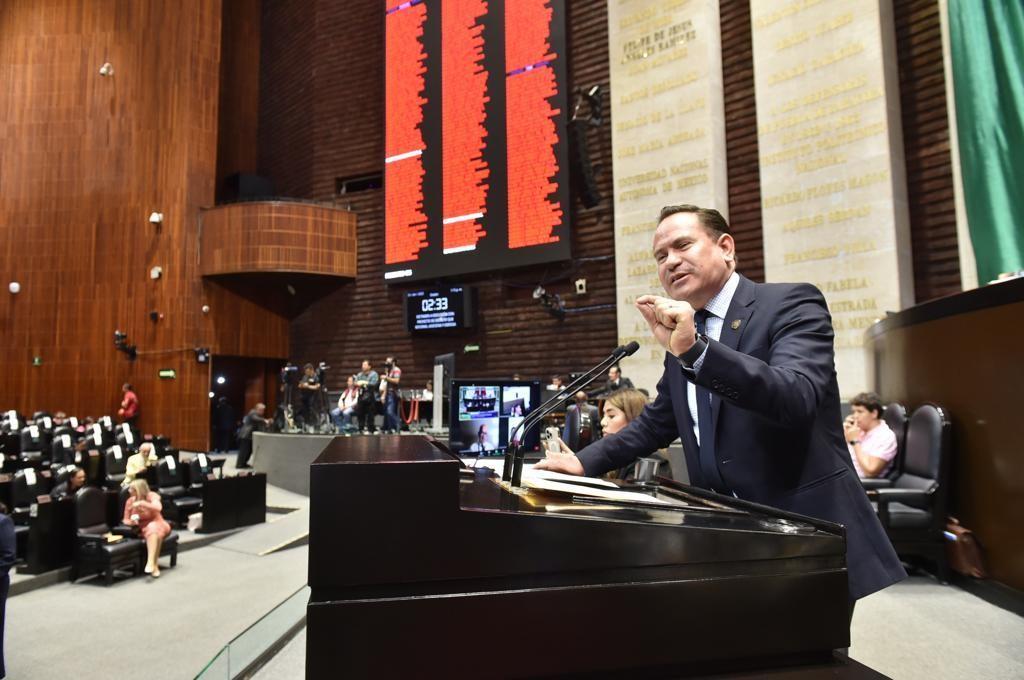 El legislador panista sostuvo ante los morenistas que sería muy digno que vieran a la cara a los millones de mexicanos por que no tienen un abasto de medicamentos. Foto: Cortesía