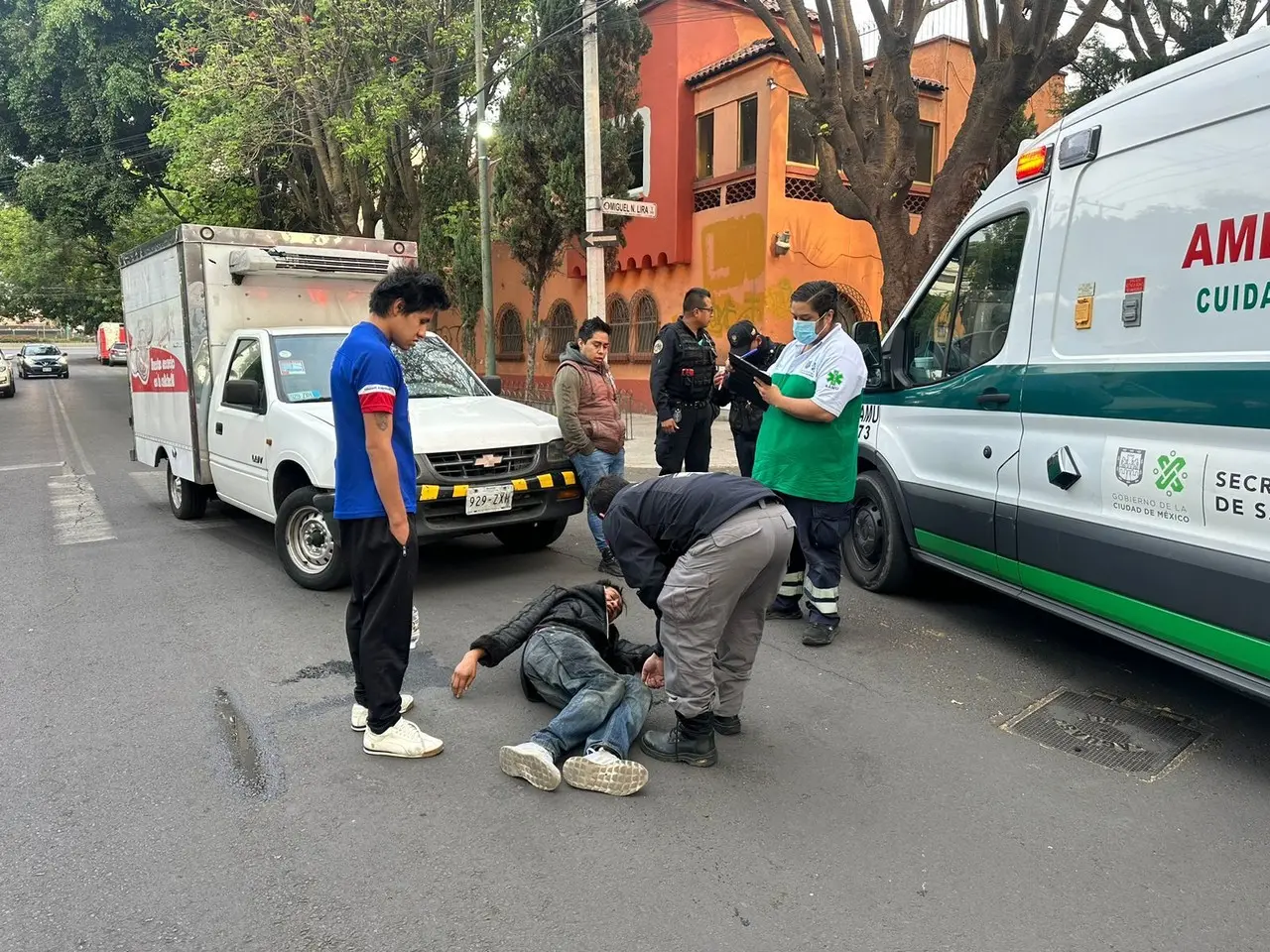 El cruce de estas calles se mantuvo cerrado por varios minutos por la presencia de los servicios de emergencia los cuales se retiraron minutos más tarde. Foto: Ramón Ramírez.