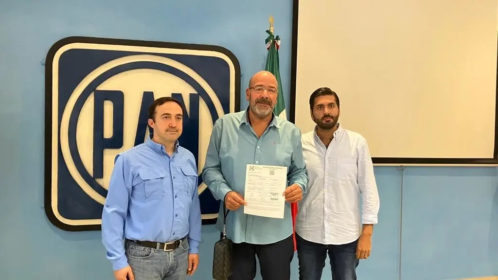 Acompañado del dirigente estatal del Partido Acción Nacional, Hernan Salinas, el también ex aspirante a la alcaldía de este municipio comentó que ven muchas áreas de oportunidad para trabajar en favor de la ciudadanía. Foto: Armando Galicia