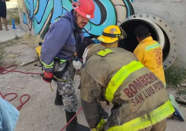 Rescatan a joven atrapado en planta de aguas residuales en San Luis Potosí