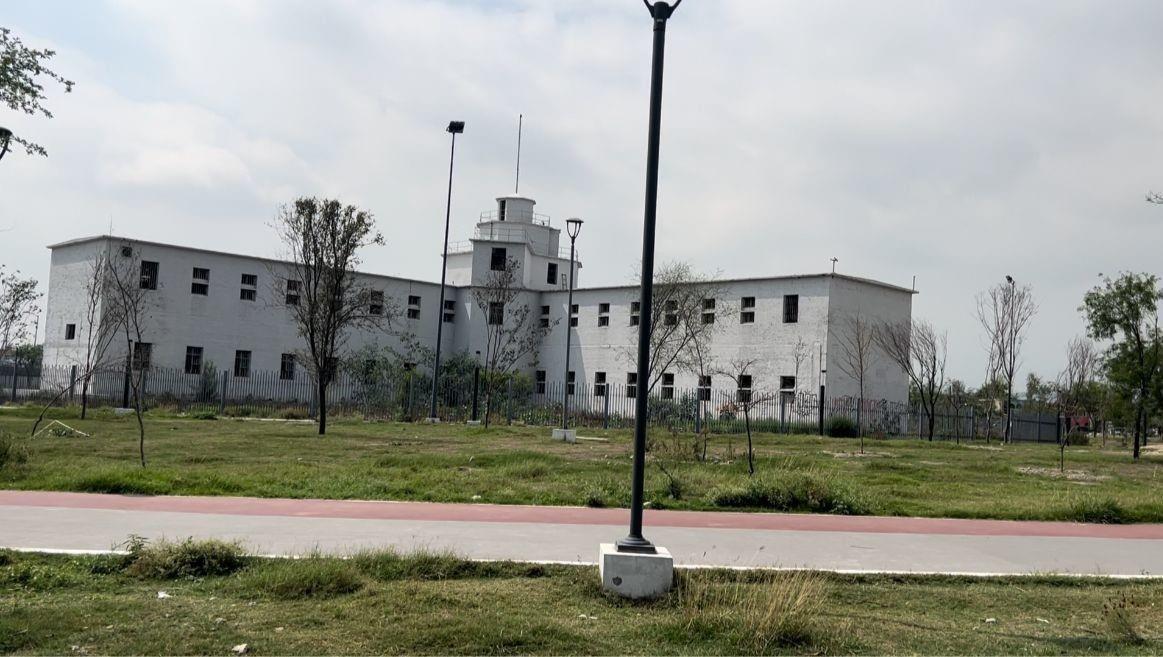 El edificio que albergó al penal de Topo Chico será un hospital oncológico infantil. Foto. Carolina León