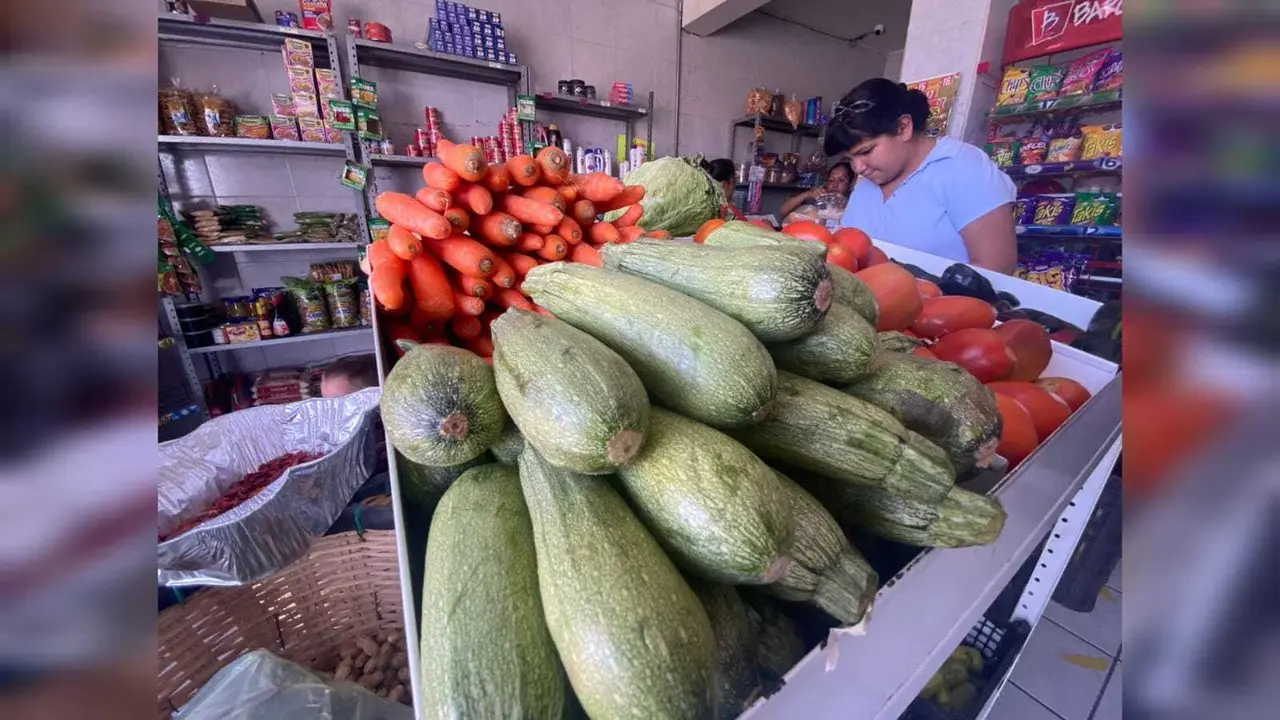 El precio final de distintos productos, entre ellos la canasta básica, registran un sobrecosto de hasta un 20 por ciento. Foto: Aida Campos