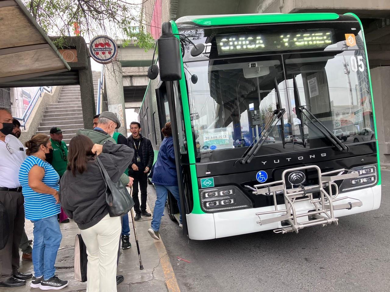 De solo hacer uso del camión sin el metro el viaje es de 15 pesos. Foto: Carolina León.