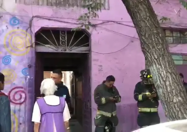 Rescatan a una mujer de la tercera edad de un incendio en la colonia Guerrero