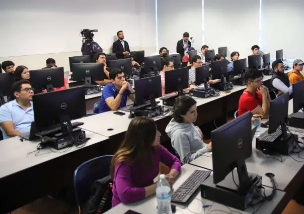 Jóvenes de Monterrey aprenden automatización robótica de procesos en Botathon 2023