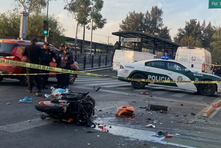 Elementos de la Secretaría de Seguridad Ciudadana (SSC) resguardaron y acordonaron la zona para desviar el tránsito vehicular. Foto: Ramón Ramírez.