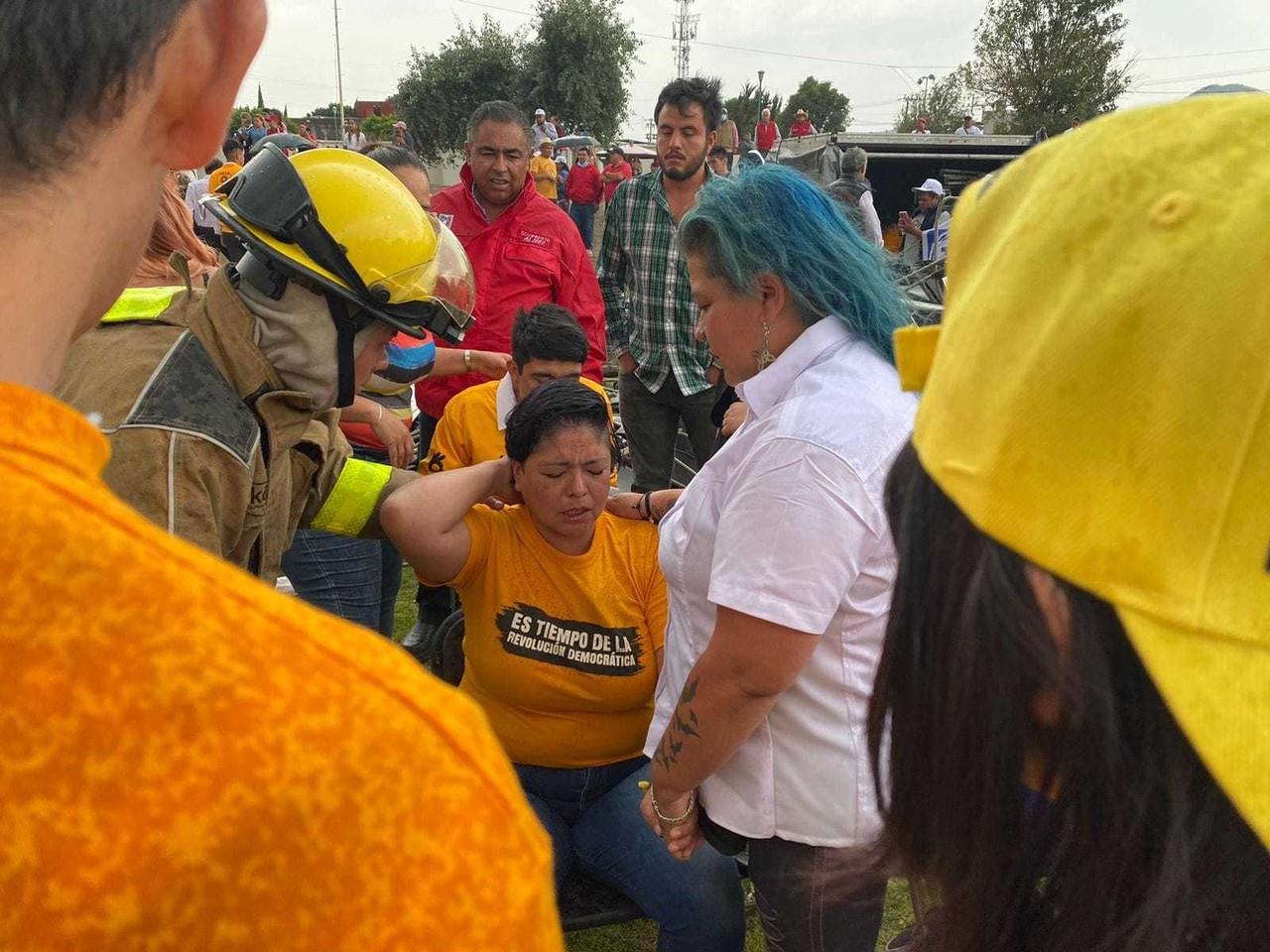 El saldo del templete derribado por el viento en el evento de la candidata Alejandra del Moral, en Tecamac, fue de 32 heridos, 17 llevados al hospital. Foto: Cortesía