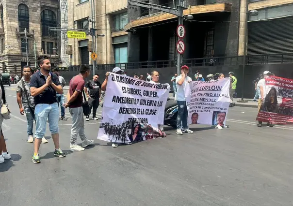 Ambulantes cierran Eje Central exigen respeto a sus espacios de trabajo