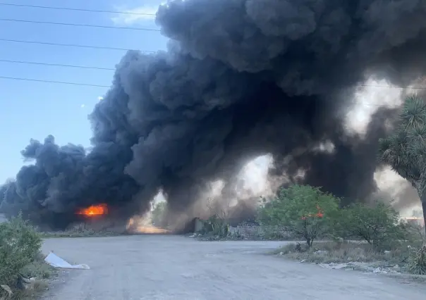 Alarma incendio en tiradero de llantas en Escobedo