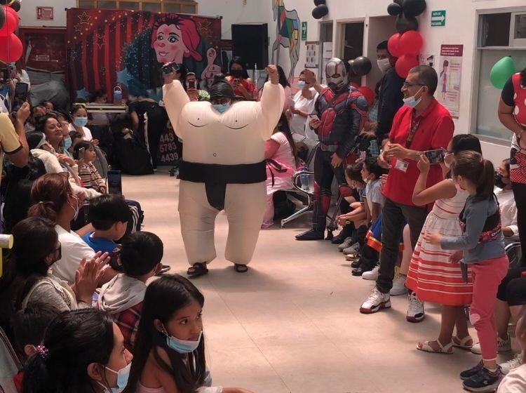 Existe una campaña permanente para que tanto padres y madres como los pequeños en casa aprendan a mejorar sus hábitos alimenticios así como la promoción de actividades física. Foto: Miguel Hernández.