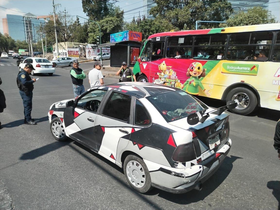 Mujer motociclista es atropellada por automovilista con placas de discapacidad