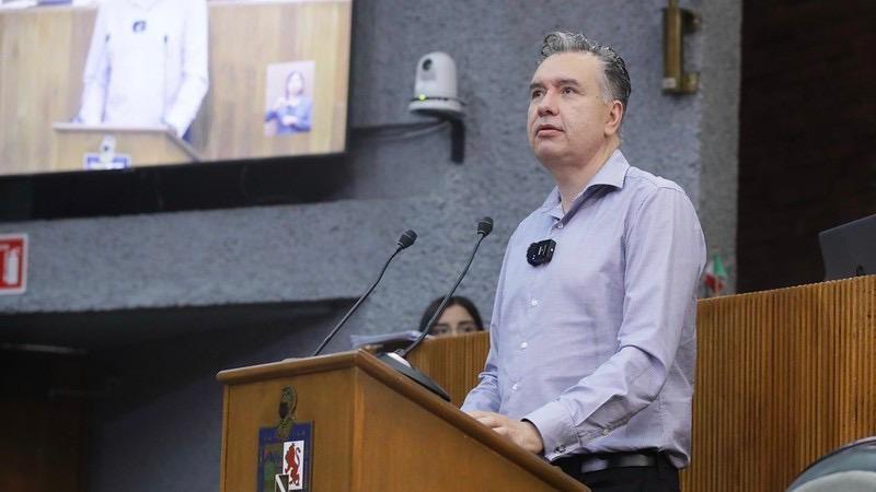 el diputado local por Morena, Waldo Fernández, envió un exhorto a la Secretaria de Educación. Foto. Armando Galicia