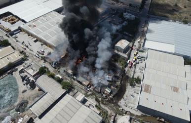Se incendia recicladora de químicos en Apodaca