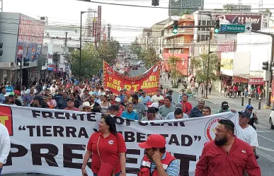 Marcha PT por el Día del Trabajo y cierran calles del Centro de Monterrey