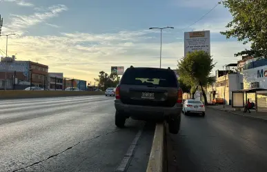 Se atora automovilista en aguja de incorporación a Circuito Interior