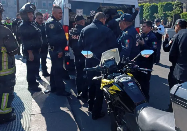 Hombre amenaza con saltar desde torre en Zócalo de CDMX para exigir justicia