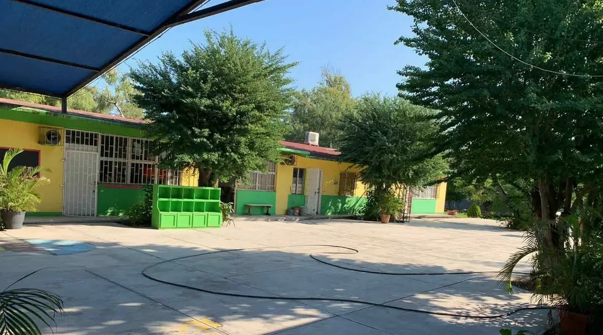 Los alumnos y el personal docente fueron notificados de la suspensión de clases en el turno matutino de los planteles. Foto: Archivo/ PostaMX