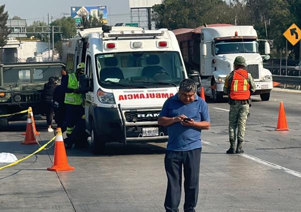 Muere hombre tras caer de su moto en autopista México-Querétaro