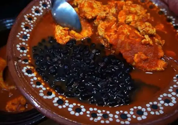 VIDEO: La receta de los huevos de albañil en el Día de la Santa Cruz