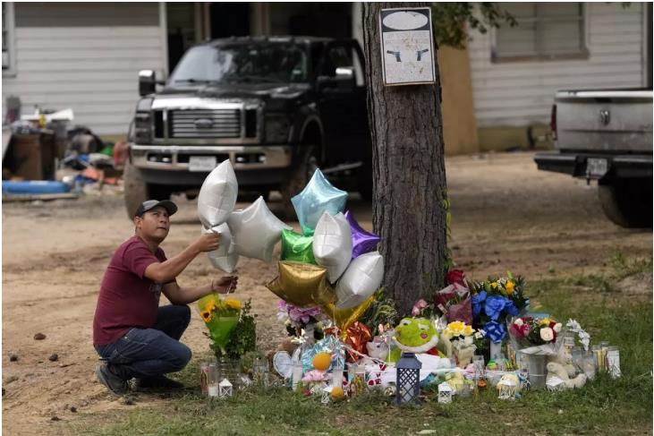 La casa de las víctimas, donde ocurrió un tiroteo masivo el viernes, en Cleveland, Texas.(David J. Phillip/AP)