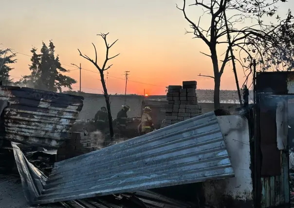 Consume incendio casa de lámina en la Gustavo A. Madero