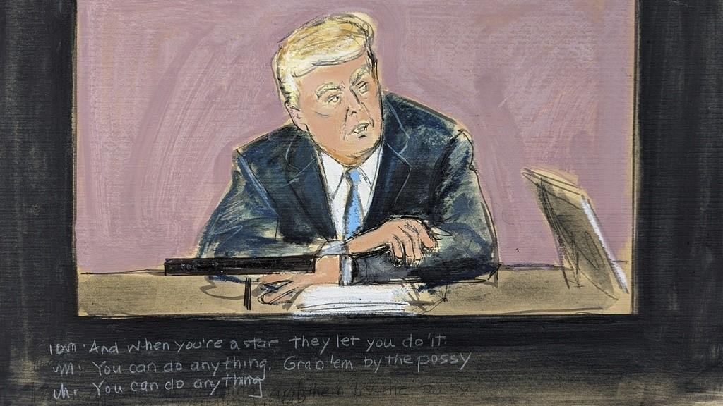 En este dibujo del tribunal, el video de testimonio de Donald Trump es reproducido en una pantalla, el jueves 4 de mayo de 2023, en la corte federal de Manhattan, en Nueva York. (Elizabeth Williams via AP)