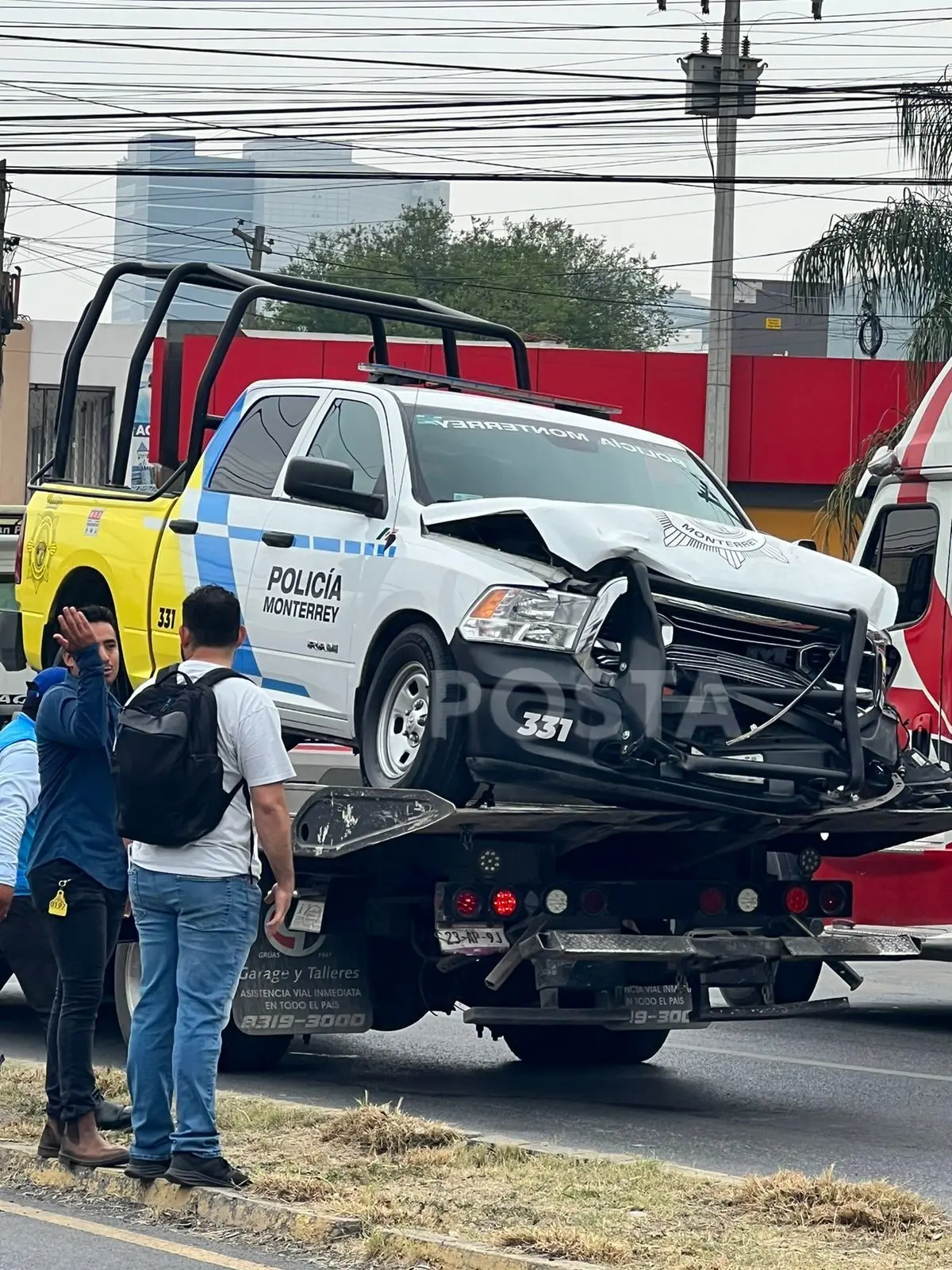 Choque de patrulla de Monterrey deja policía lesionado