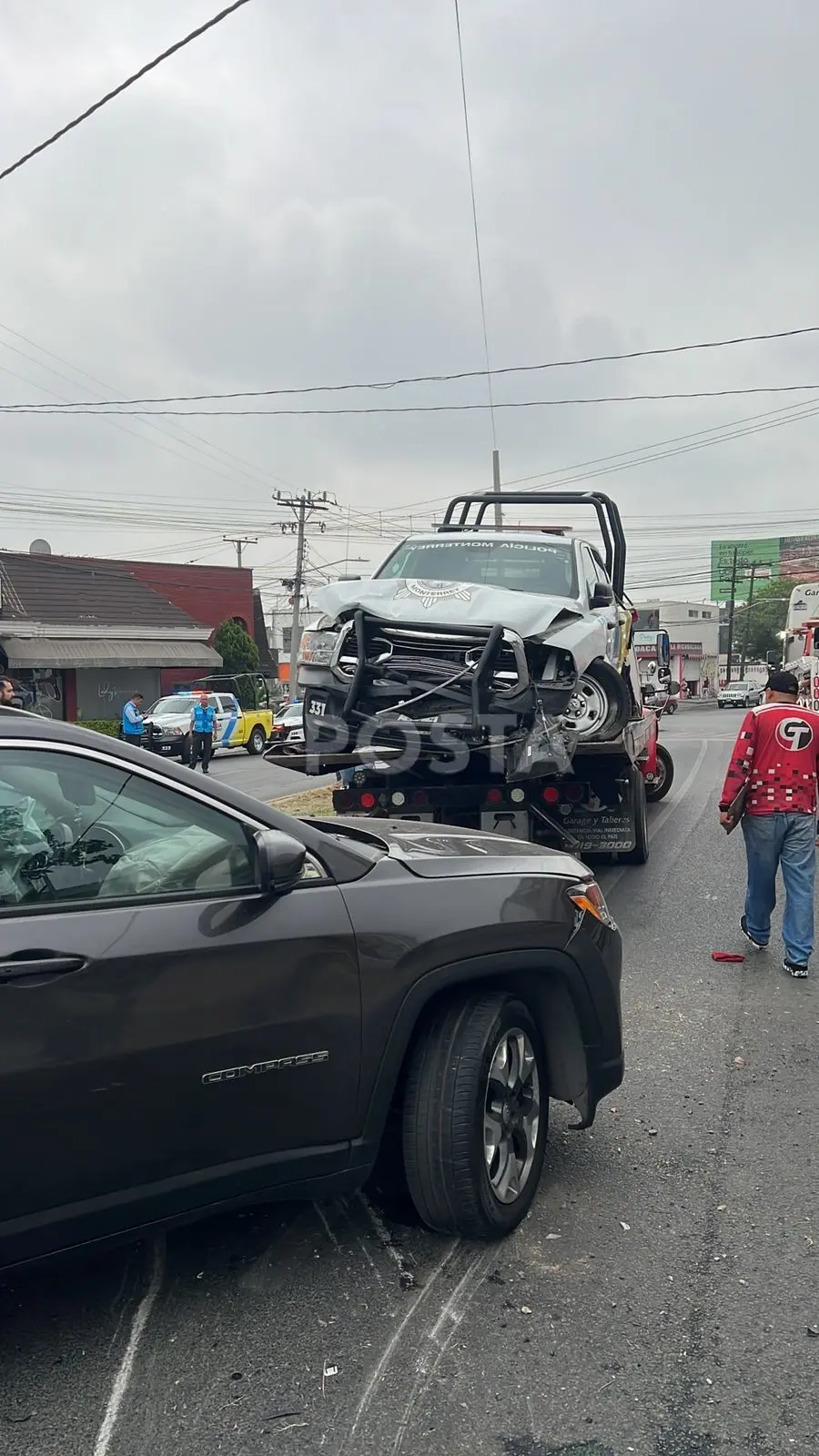 Choque de patrulla de Monterrey deja policía lesionado