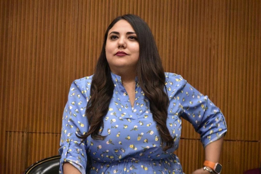 La diputada local de Movimiento Ciudadano, Daniela Puente, aseguró que las notificaciones electrónicas en trámites administrativos permiten aprovechar las herramientas tecnológicas. Foto: Armando Galicia