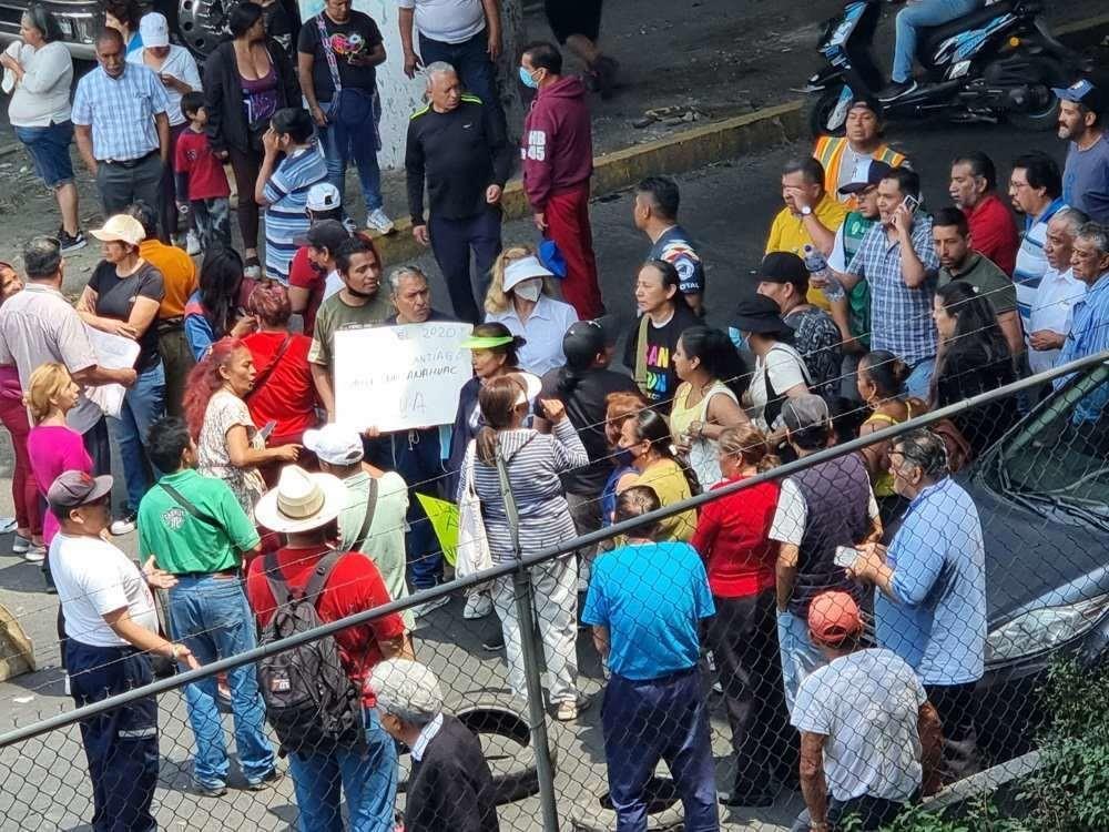 Vecinos en Ecatepec bloquean avenida Central; exigen agua
