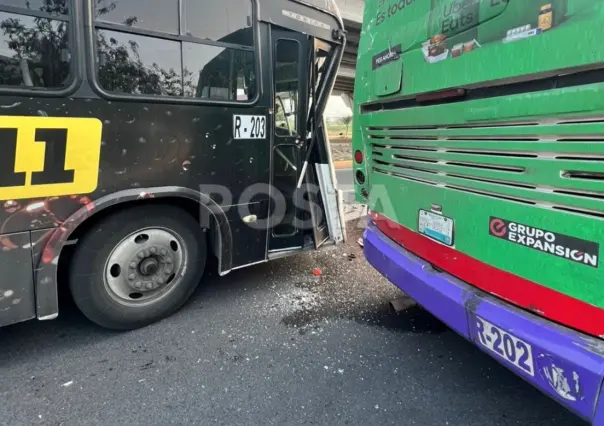 Choque de camiones urbanos deja 10 lesionados en San Pedro