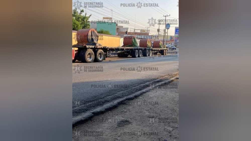 Recupera la policía estatal rollos de acero y tráiler robados en Acolman