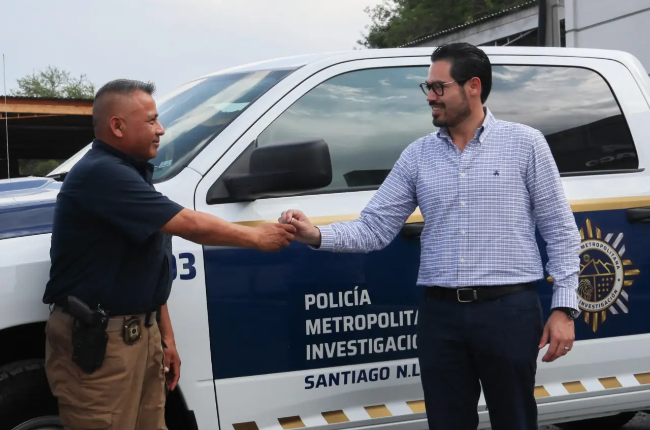 Refuerza David de la Peña seguridad pública de Santiago con nuevas unidades
