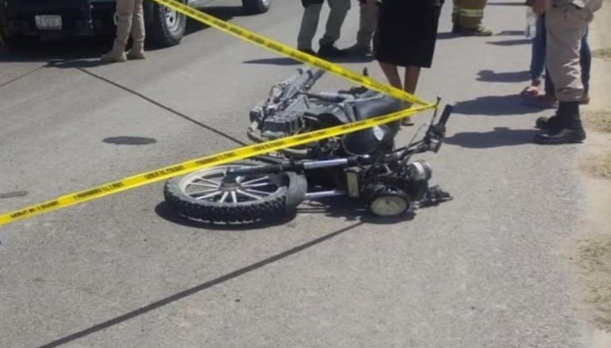 El joven de 17 años viajaba en su motocicleta cuando fue embestido por el tráiler. Foto: Especial/ POSTAMX