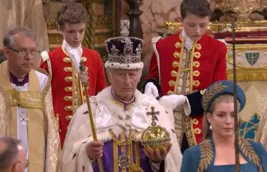 Coronan al rey Carlos III en la Abadía de Westminster