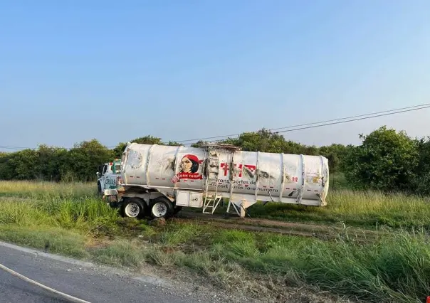 Vuelca autotanque en Hualahuises, Nuevo León