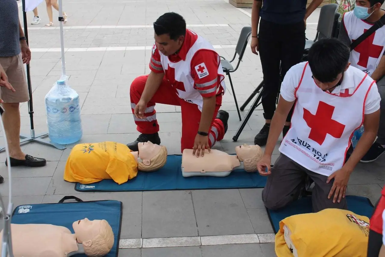 Comparte Cruz Roja distintas actividades de rescate y auxilio con ciudadanía