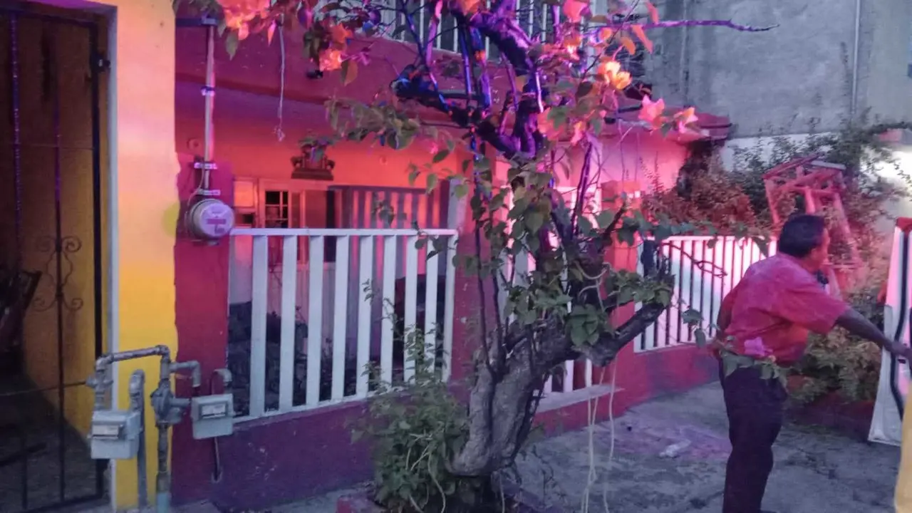 Hombre hiere a machetazos un perrito en Escobedo