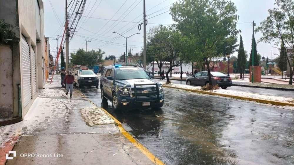 Una fuerte granizada vistió de blanco la ciudad de Toluca y municipios aledaños, el reporte de las corporciones de auxilio es saldo blanco. Fotos: Cortesía