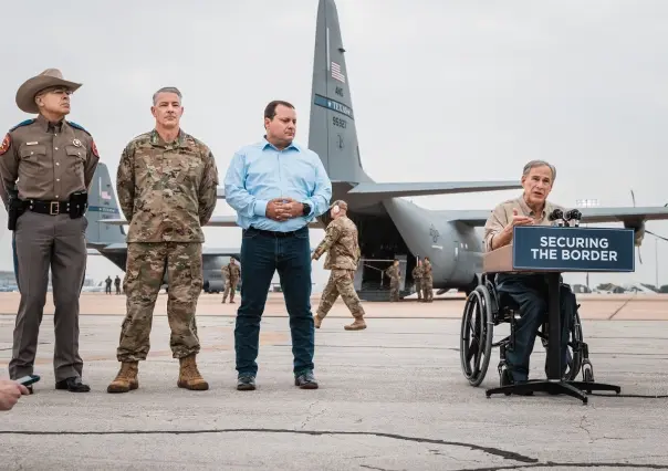 Despliegan helicópteros Black Hawk y C 130 para contener migrantes en Texas